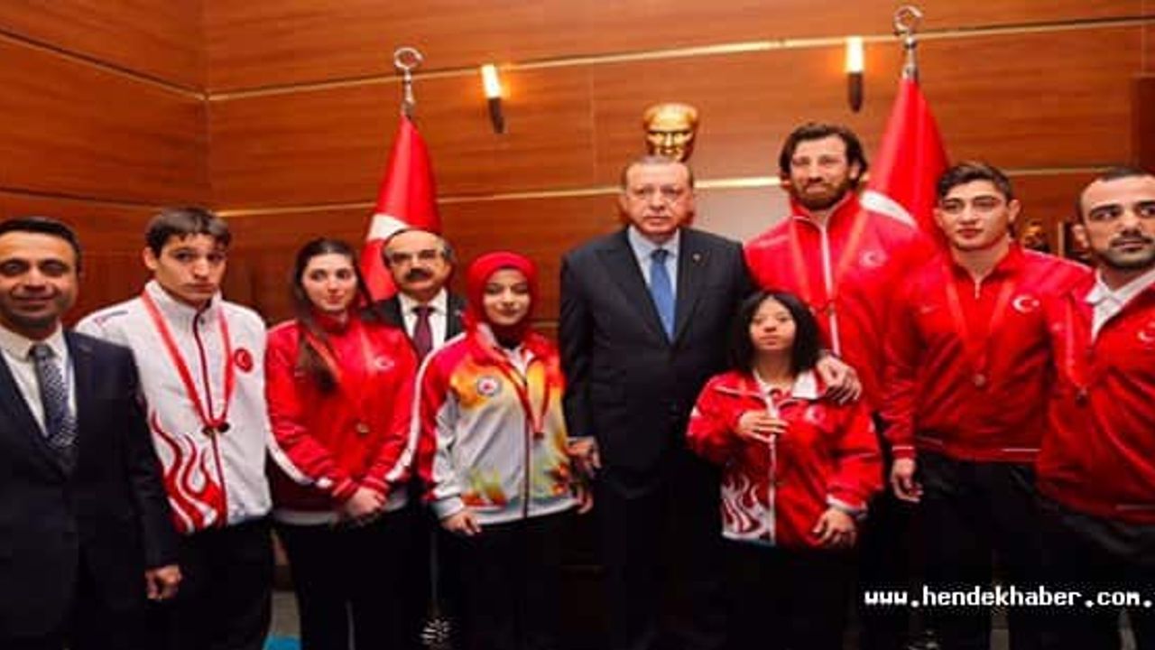 Cumhurbaşkanı Erdoğan Şampiyonlarla birlikte fotoğraf çektirdi