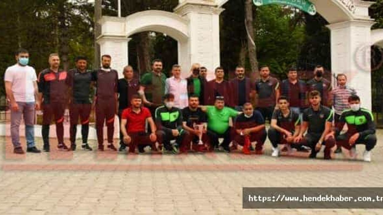 Aldıkları Şampiyonluk kupasını Hendek'e Şehit Gaffar Okkan’a getirdiler