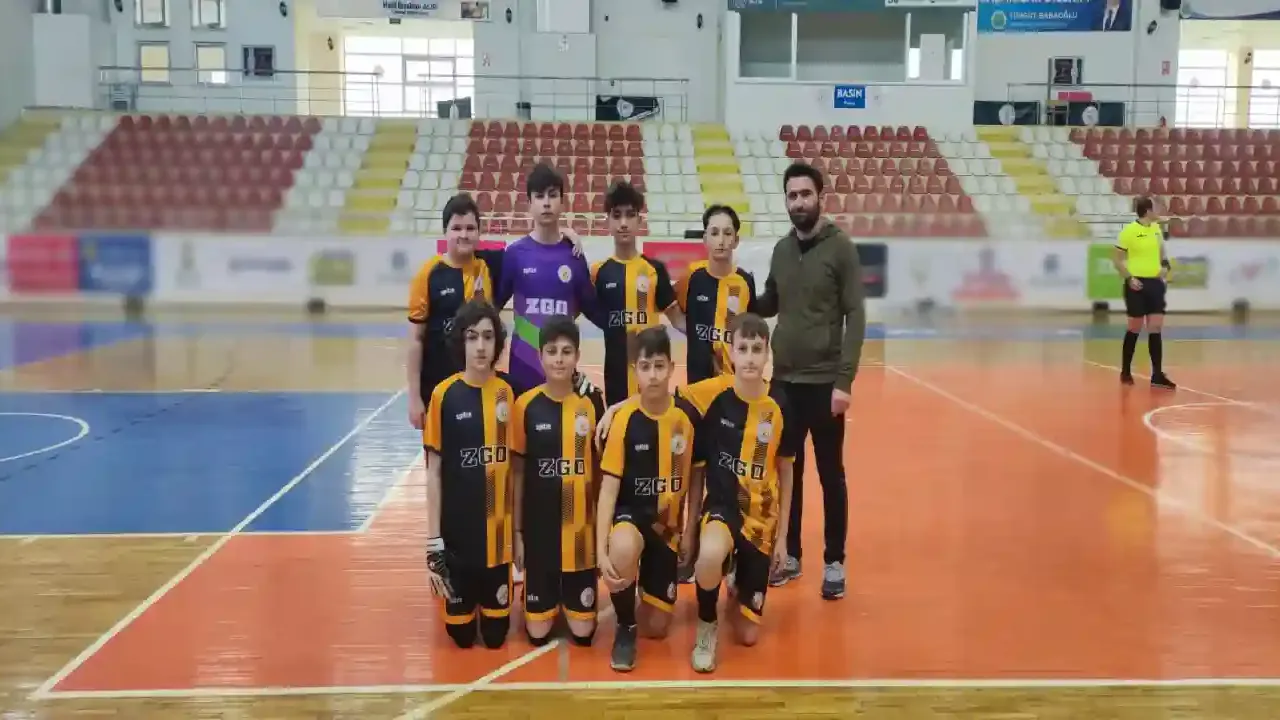 Okul Sporları Futsal Karşılaşmaları Hendek'te Başladı