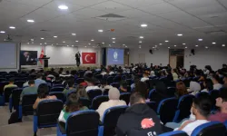 İlk ders etkinliği Hendek Eğitim Fakültesi Konferans Salonunda gerçekleştirildi