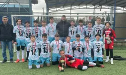 Hendek Şehitmahmutbey Futbol Yıldızları Sakarya'da Şampiyon oldu