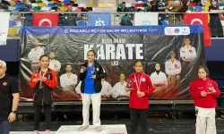 Hendek Karate Takımı Genel Klasmanda rakiplerini geçerek Şampiyon oldu.