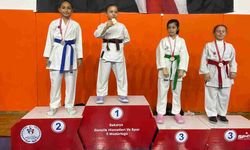 Hendek Karate Spor Kulübü 29 Ekim Cumhuriyet Kupası’ndan madalyalarla döndü