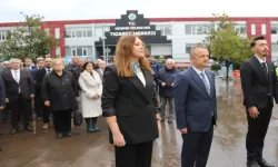 Hendek’te 24 Kasım Öğretmenler Günü Törenle Kutlandı