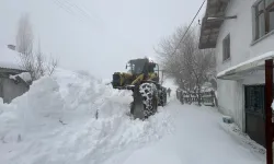 Hendek’te Grup Yollarında Karla Mücadele Aralıksız Sürüyor
