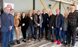 Hendek Lisesi Mezunları Yıllar Sonra Aynı Çatı Altında Buluştu