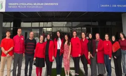 Farkındalık için Hendek'te Kırmızıya Büründüler