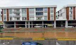 Hendek’te Sağanak Yağış Ulaşımı Olumsuz Etkiledi