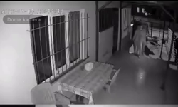 Kimliği Belirsiz 5-6 Kadın Bahçeye Girdi