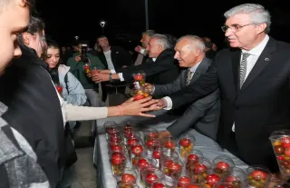 Öğrencileriyle Sakarya'da Sürdürülen Tarım Projelerini Konuştu