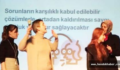 Hendek'te Minik Öğrencilerin Eğitimiyle ilgili seminer düzenlendi.