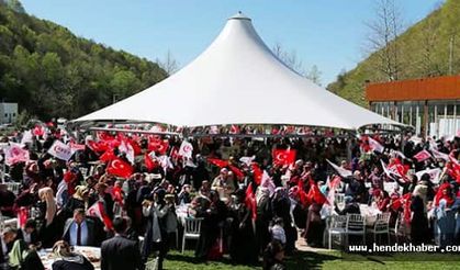 Hendek’te düzenlenen programa katıldı
