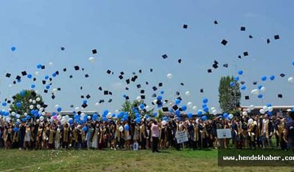 Sakarya Eğitim Fakültesinde 720 Öğrenci kep attı