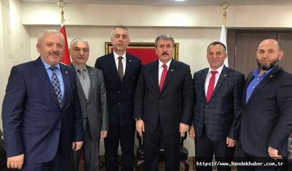 Babaoğlu, Ankara'da Büyük Birlik Partisi rozetini taktı.