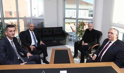 Vali Nayir Sakarya'daki siyasi partileri ziyaret etti