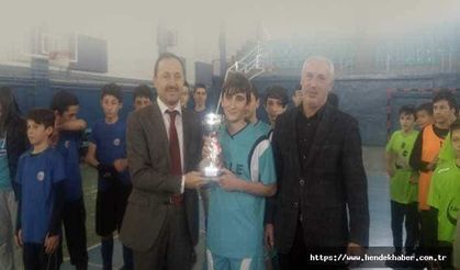 Hendek’te Ortaokullar arası futbol turnuvası yapıldı