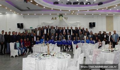 Sofu Hendekli Sporcularla bir araya geldi