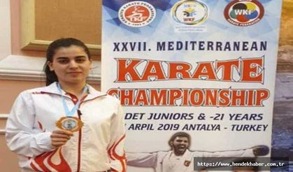 Karate Sporcusu Aygüneş üçüncü oldu