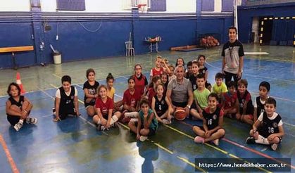 Babaoğlu minik sporcularla basketbol oynadı