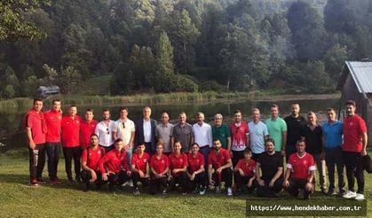 Karate Milli Takımını Babaoğlu Hendek'te  Gölbaşında Moral Pikniği düzenledi