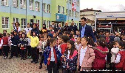 Hendek Noksel İlkokulu Kızılay Haftası etkinliği düzenledi