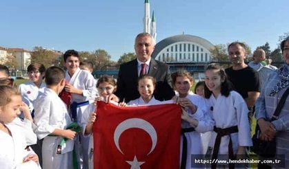 Hendek “ Sporcularımızla gurur duyuyoruz” dedi