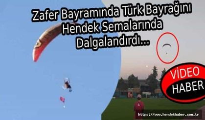 Zafer Bayramında Türk Bayrağını Hendek Semalarında Dalgalandırdı...