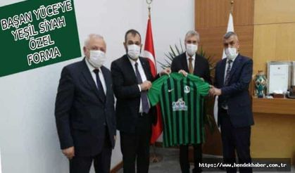 Sakaryaspor yönetiminden Başkan Yüce’ye forma...