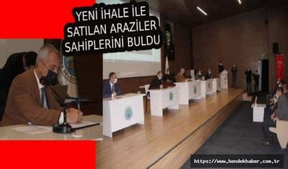 Hendek'de gerçekleştirilen ihale ile 13 ayrı tarla yeni sahiplerini buldu...