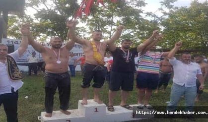 Başaltı boyunda şampiyon oldu ve altın kemeri kuşandı.