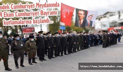 Hendek Cumhuriyet Meydanında 29 Ekim Cumhuriyet Bayramı kutlamalarına başlandı...