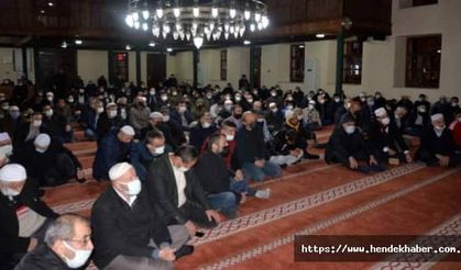 Hendek Camilerinde Kandil programı düzenlendi.