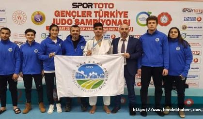 Gençler Türkiye Şampiyonası’nda gümüş madalyanın sahibi oldu.