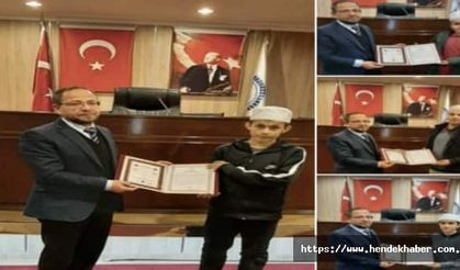 Hendek de Hafızlık Sınavında başarılı olan öğrencilere belgeleri takdim edildi.