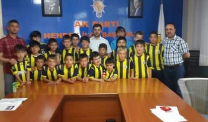 Fenerbahce Spor Okulu Hendek Ak Parti İlçe Teşkilatını Ziyaret Etti