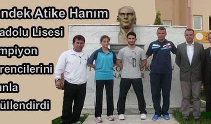 Hendek Atike Hanım Anadolu Lisesi Şampiyon Öğrencilerini Altınla Ödüllendirdi
