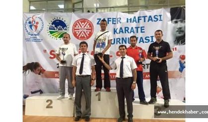 Hendek Belediyesi Karate Takımı Zirvede