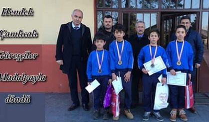 Hendek Çamlıcalı Güreşçiler 4 Madalyayla döndü