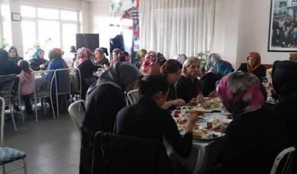 Hendek Kadın Kolları Kahvaltılı toplantı düzenledi