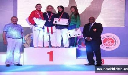 Hendek Karate'den Premier Ligde 2 Şampiyon