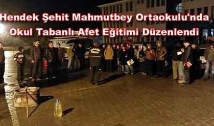 Hendek Şehit Mahmutbey Ortaokulu'nda Okul Tabanlı Afet Eğitimi Düzenlendi