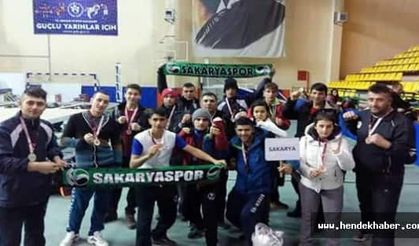 Hendek'e Muay Thai takımından 13 madalya