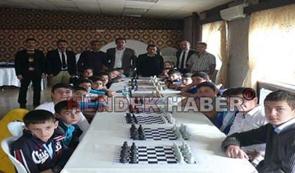 Hendekli öğrenciler satranç turnuvasında buluştu