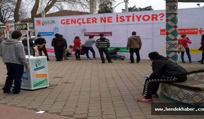 Hendek’te Fikir Duvarı kuruldu.