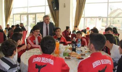 Hendek’te Spor Kulüpleri aylık toplantısı yapıldı