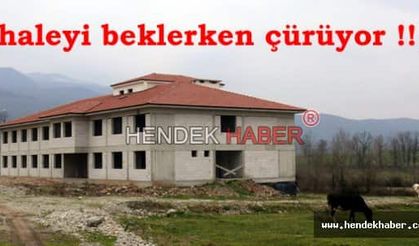 İhaleyi beklerken çürüyor !!!!