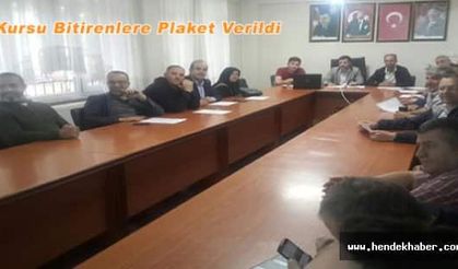 Kursu Bitirenlere Plaket Verildi
