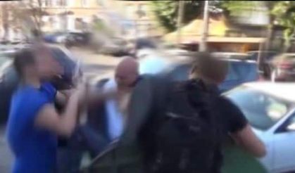 Rüşvetçi müdürü çöpe attılar