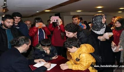 Tarık Tufan Sakarya'da Söyleşi ve İmza günü düzenledi