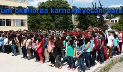 Tüm okullarda karne heyecanı vardı